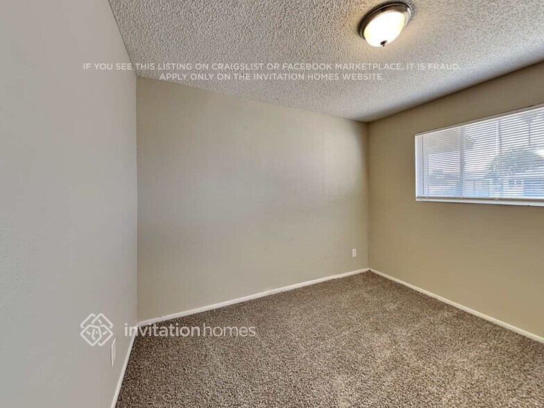 Building Photo - 5638 W Comet Ave