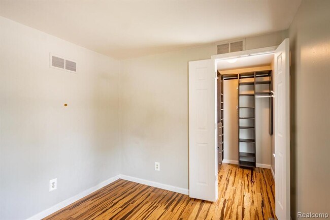 Building Photo - 35243 Turner Dr