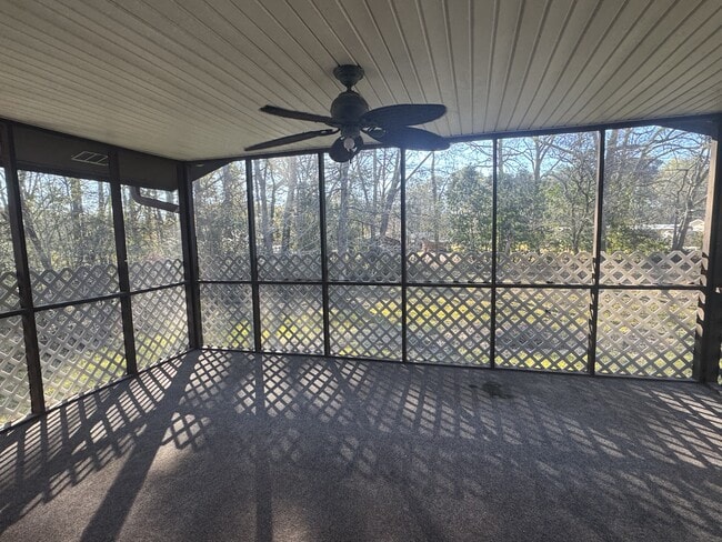 Building Photo - 78 Helen Dr