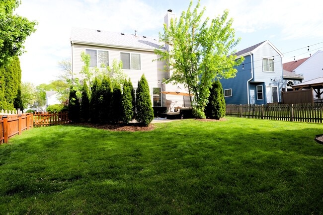 Building Photo - 2207 Periwinkle Ln