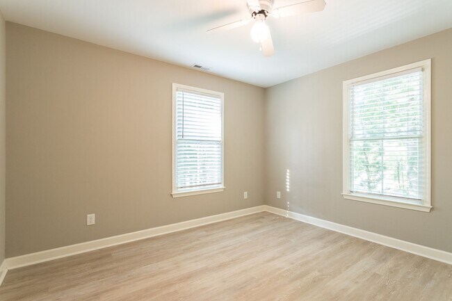 Building Photo - 200 Howell St