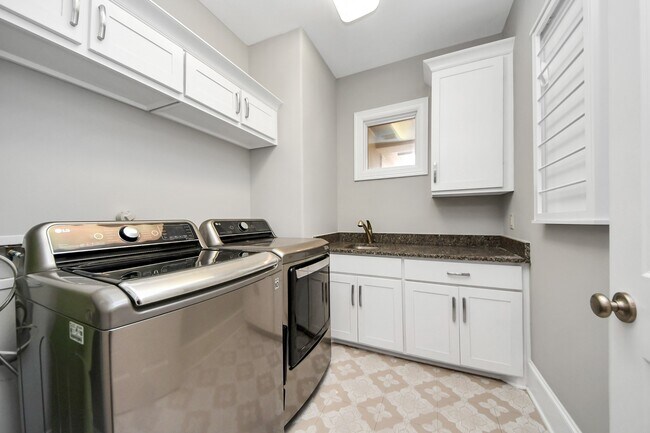 Building Photo - 12790 Yorkstone Dr