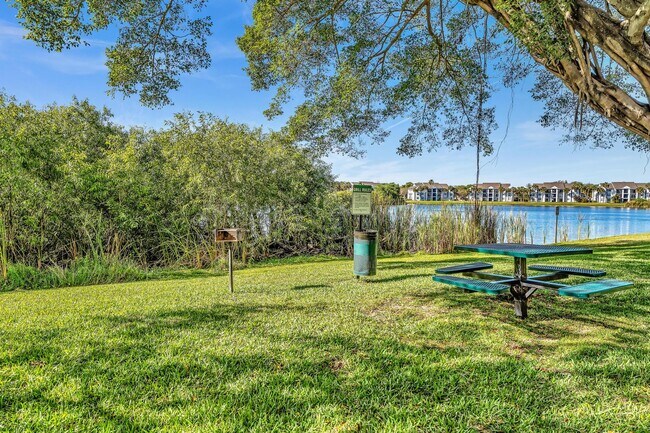 Building Photo - 2803 N Oakland Forest Dr