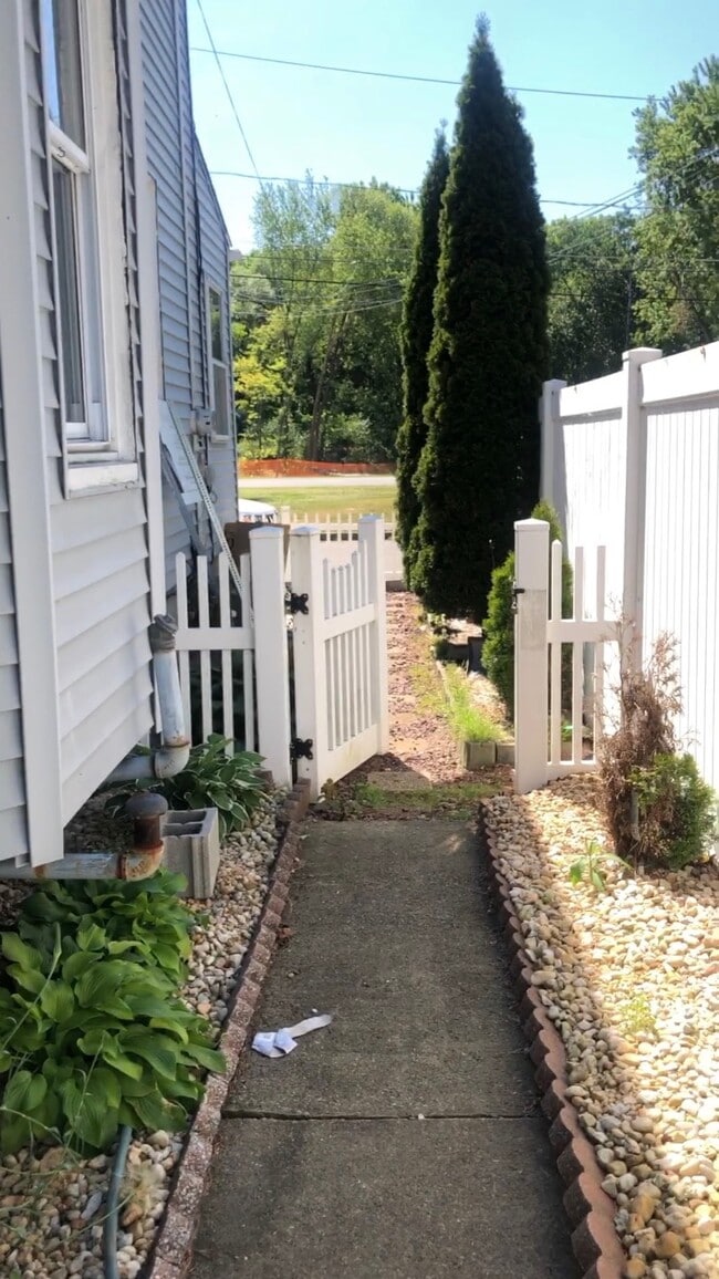 Building Photo - 47 Parkin St