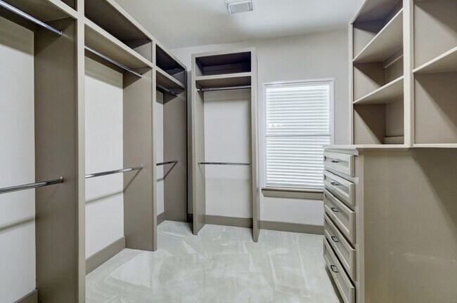 Building Photo - 953 Patterson St