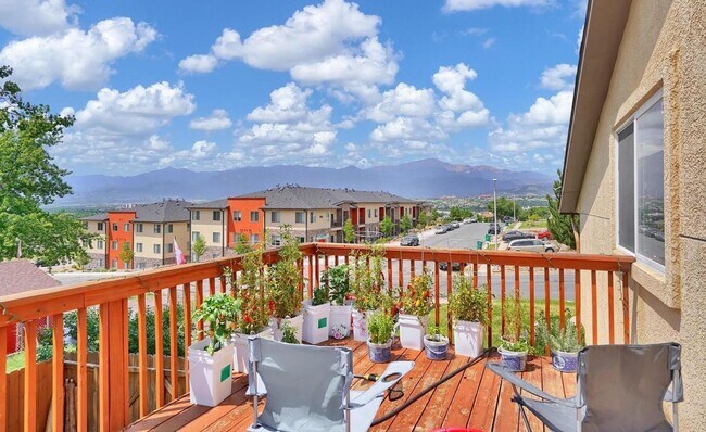 Building Photo - 3 Bedroom 2 Bath Single Family Home Near U...