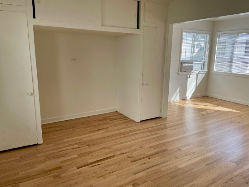 Building Photo - 446 S Oakhurst Dr