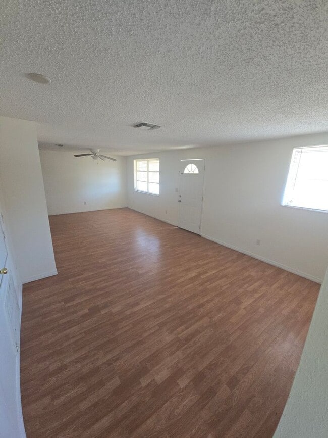 Building Photo - 3-Bedroom, 2-Bathroom Home in Spring Hill | ***(MOVE-IN SPECIAL/50% OFF 2ND MONTH)***
