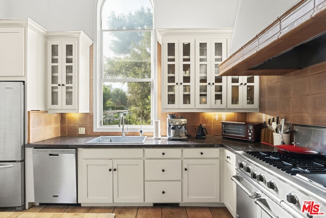 Building Photo - 7445 Palo Vista Dr