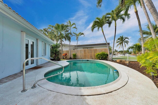 Building Photo - 999 SE 6th Terrace