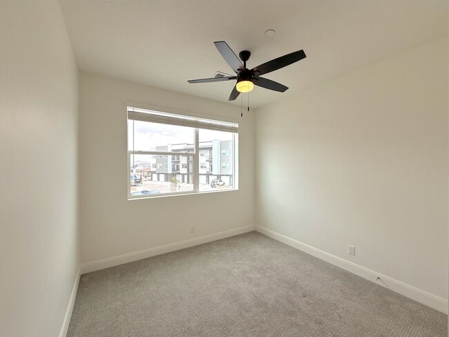 Building Photo - Desert Color Condo 3 bd, 2 bt, 1 Car Garage