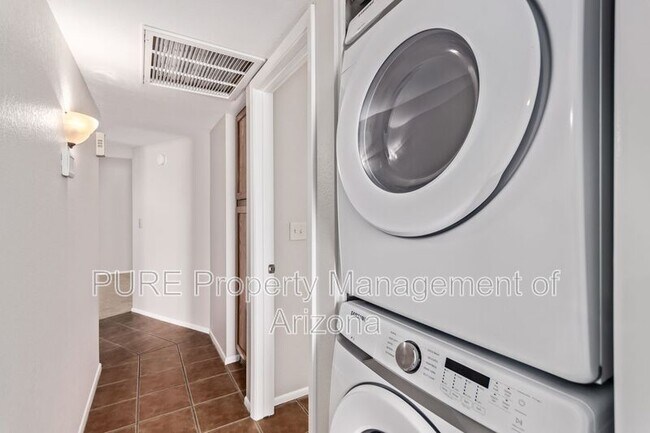 Building Photo - 8625 E Belleview Pl