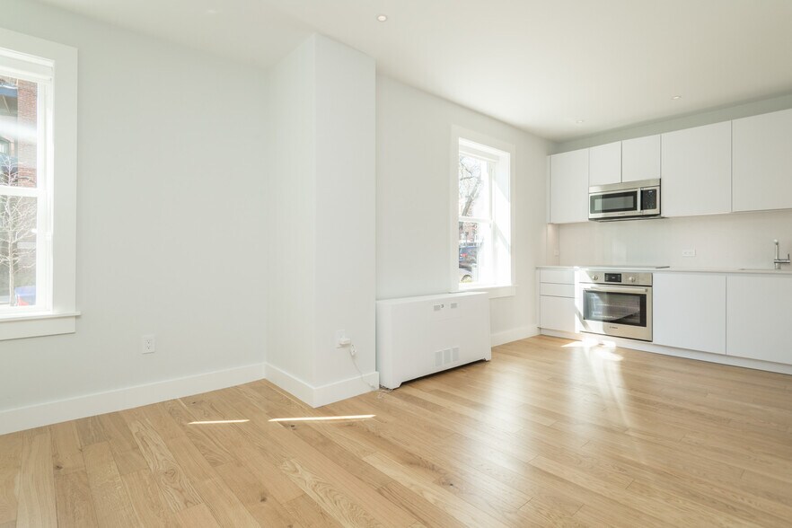 Building Photo - 37 Radnor Rd