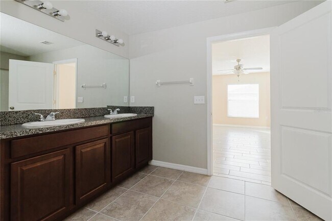 Building Photo - 304 Cascade Bend Dr