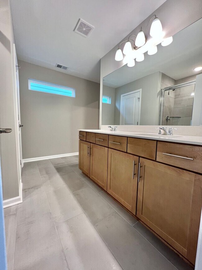 Building Photo - Like New 4 Bedroom Home w/ 2 Car Garage