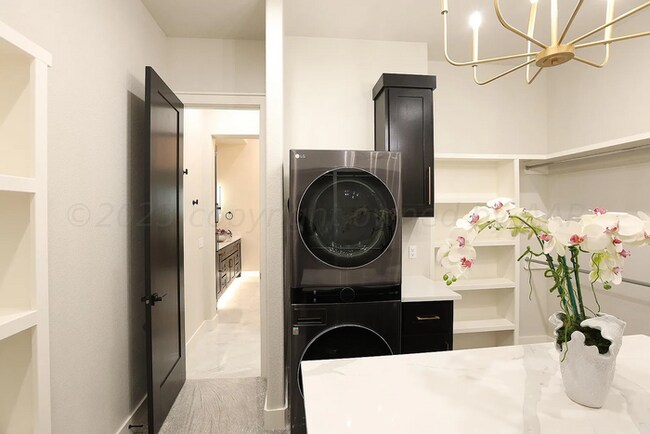 Building Photo - 9405 Rockridge Pkwy