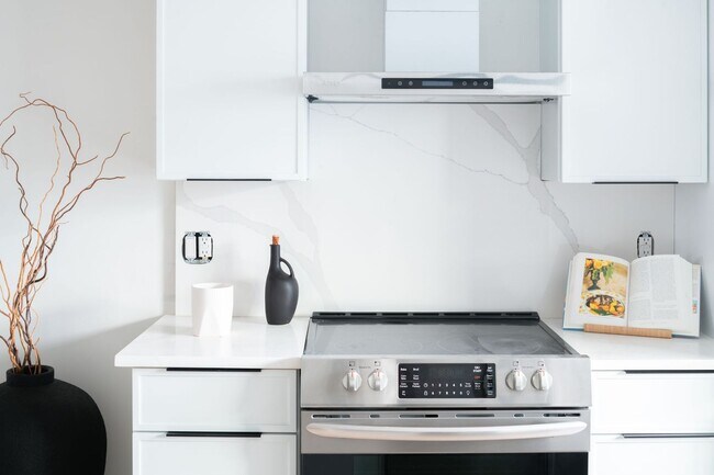 Building Photo - 2611 E Boston St