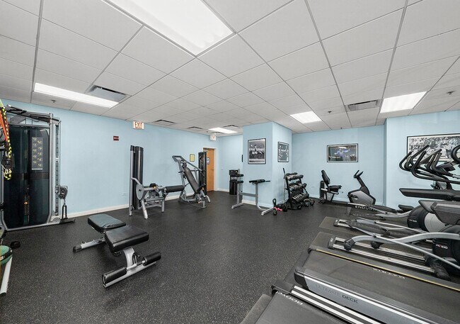 Building Photo - 8 W Monroe St