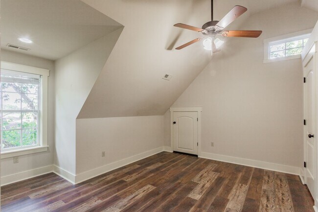 Building Photo - Adorable 3 bedroom home!