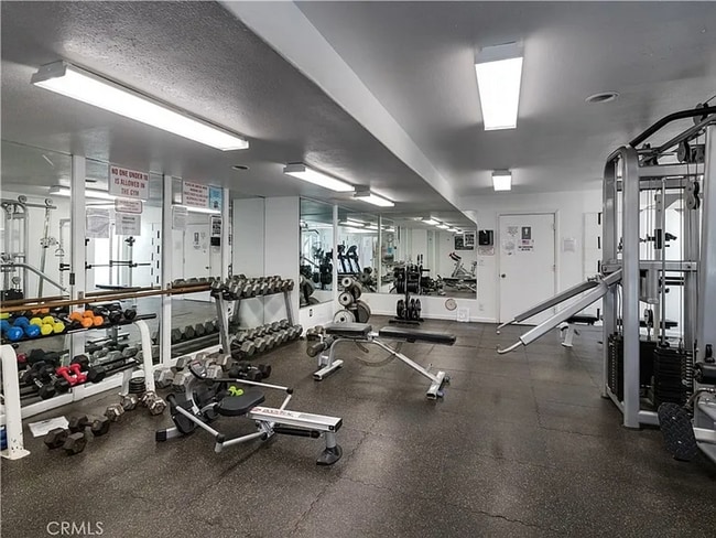 Building Photo - Top Floor 2bd/2ba Condo in the Heart of Playa Del Rey!