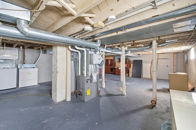 Building Photo - 408 River Ln