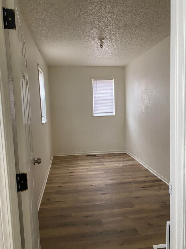 Building Photo - 1324 Buchanan Ave