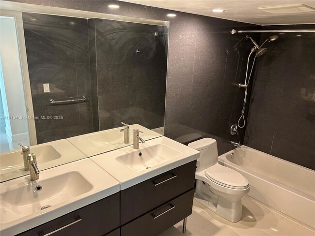 Building Photo - 100 Bayview Dr