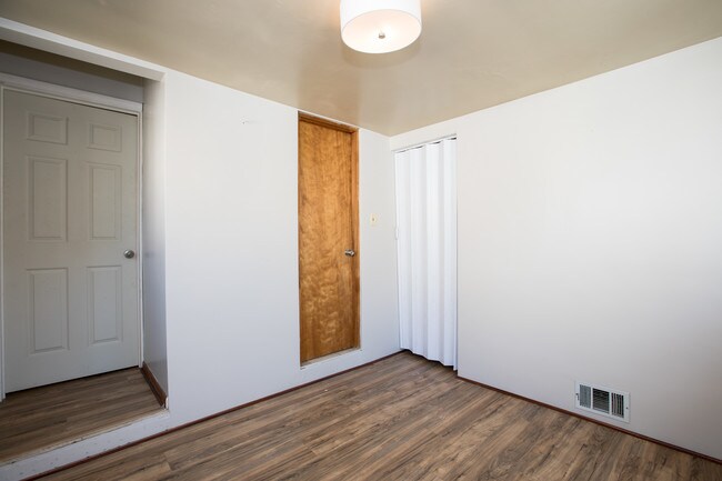 Building Photo - 2712 Sarah St