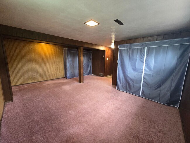 Building Photo - Updated 3 Bedroom Home - Available NOW!