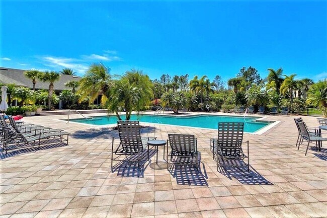 Building Photo - 8804 Manor Loop