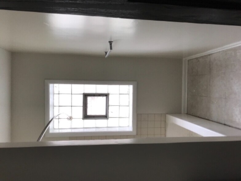 Building Photo - 7116 S Harvard Ave