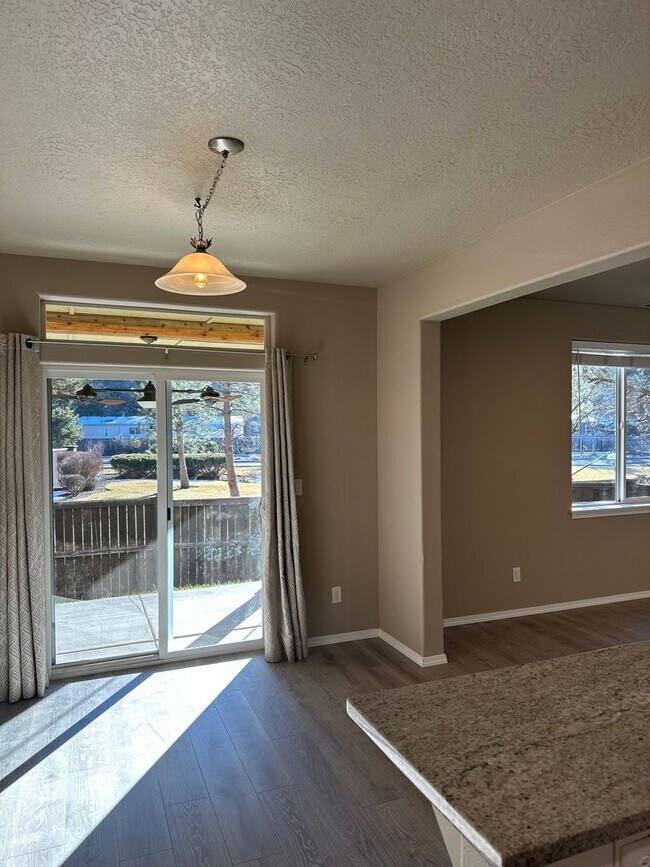 Building Photo - Comfortable Bend Living – 3 Bedroom Home with Spacious Bonus Room!