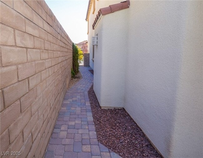 Building Photo - 685 Catalina Aisle St