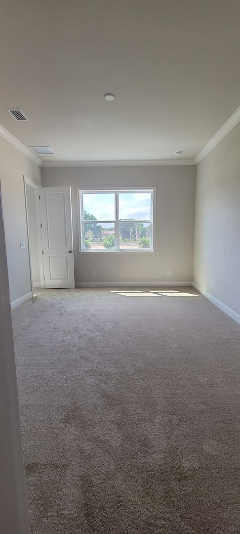 Building Photo - 3/2 with 2 car garage. Newer Construction home in Oakmont