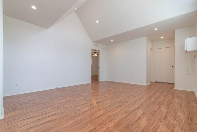 Building Photo - 1439 S Point View Street