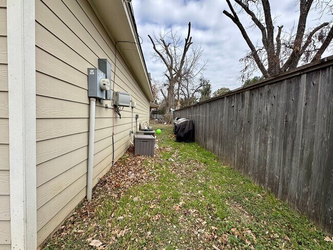 Building Photo - 1801 S 10th St