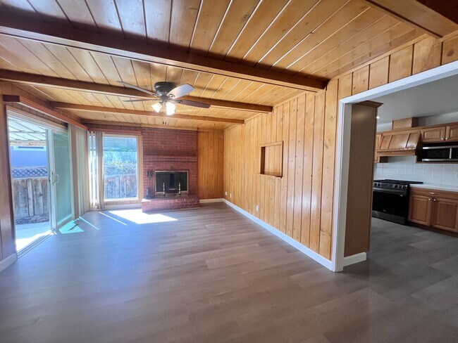 Building Photo - EBS T 37565