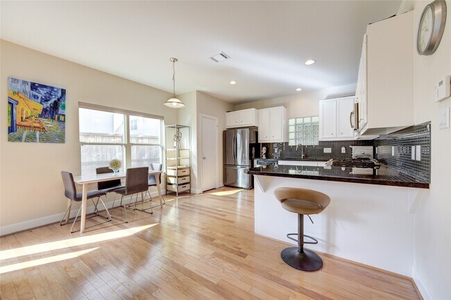 Building Photo - 3707 Main Poplar Dr