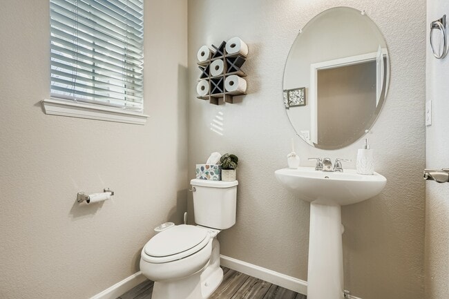 Building Photo - 8990 Birch Run Dr