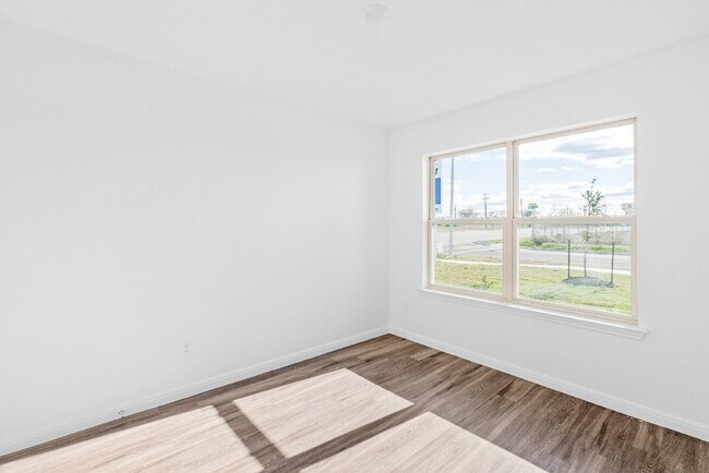 Building Photo - "Charming 3-Bedroom Retreat with Granite Countertops & Guest Suite in Killeen!"