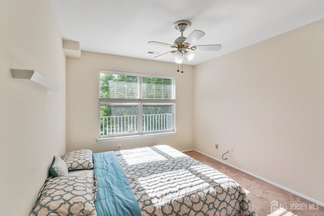 Building Photo - 28 Kensington Dr