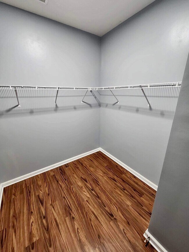 Building Photo - 884 Hayes Point Cir