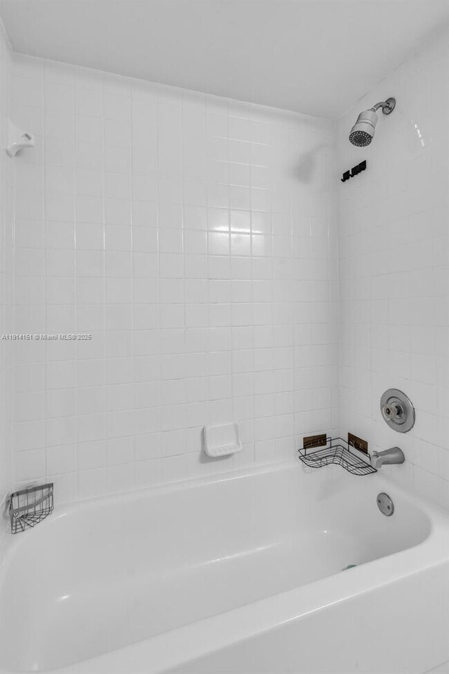 Building Photo - 3065 N Oakland Forest Dr