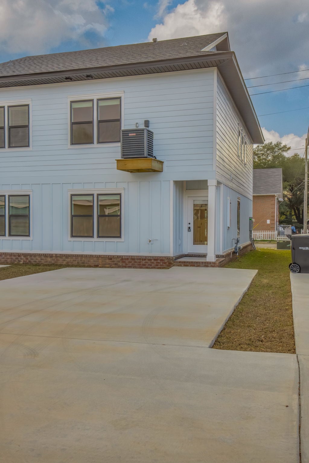 Building Photo - 520 N De Villiers St