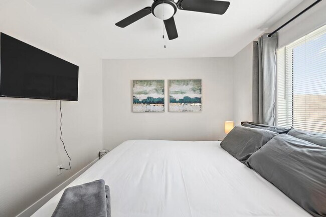 Building Photo - 3850 S 18th St