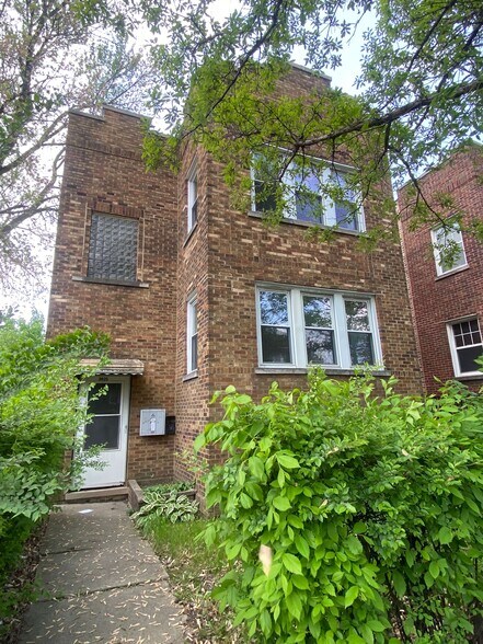 Primary Photo - 3035 W Addison St