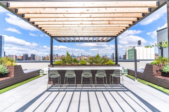 Building Photo - 251 Front St