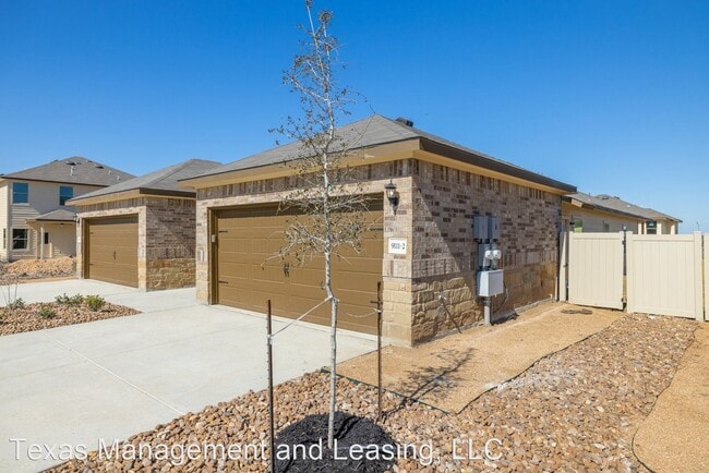 Building Photo - 3 br, 2 bath House - 9111-2 Canyon Bend