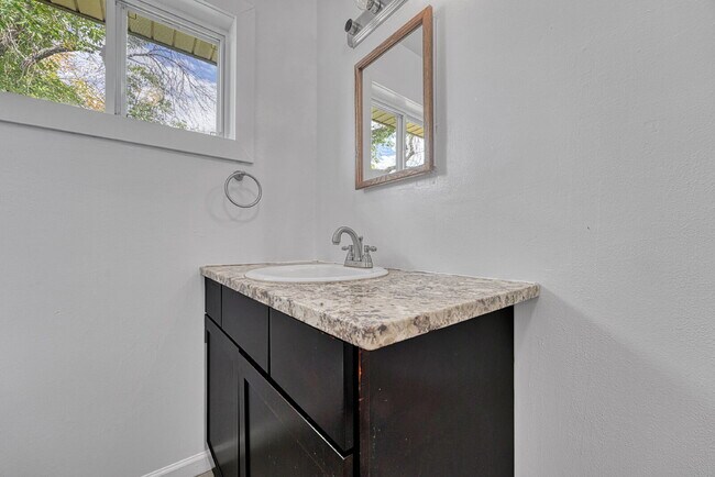 Building Photo - $2,595, 3-bed, 2-bath located in Denver.