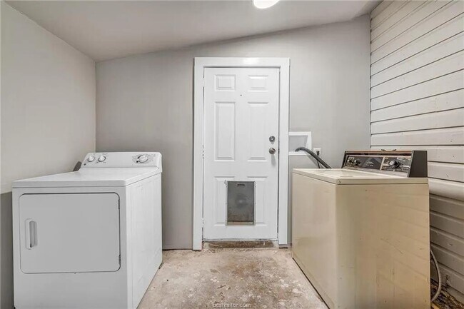 Building Photo - 2707 Cliff St